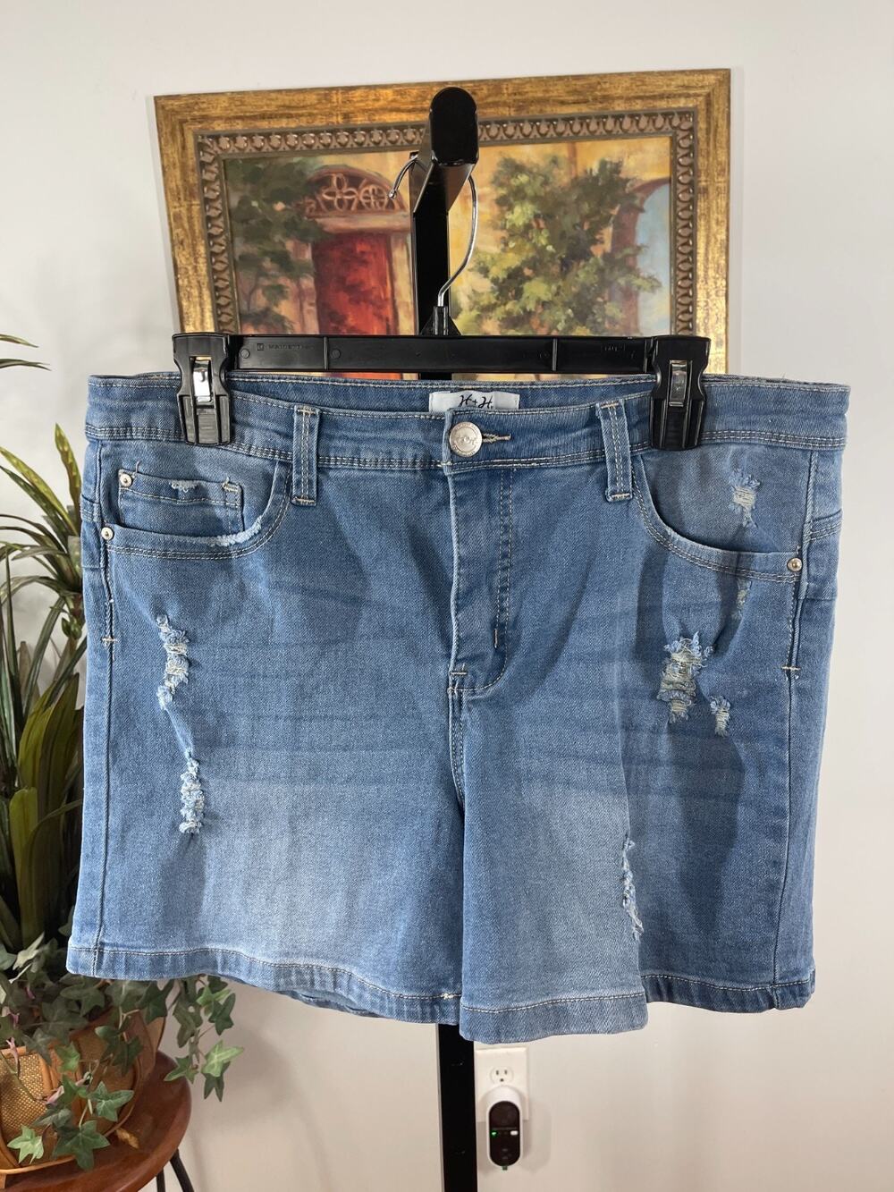 H&H Denim Shorts Women's Size 14 Blue Distressed Normcore Bohemian Streetwear